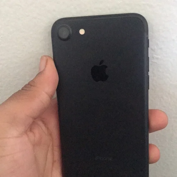 iPhone 7 works good